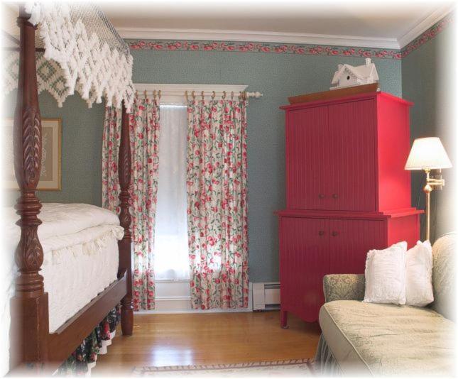 Inn White Lace Sturgeon Bay