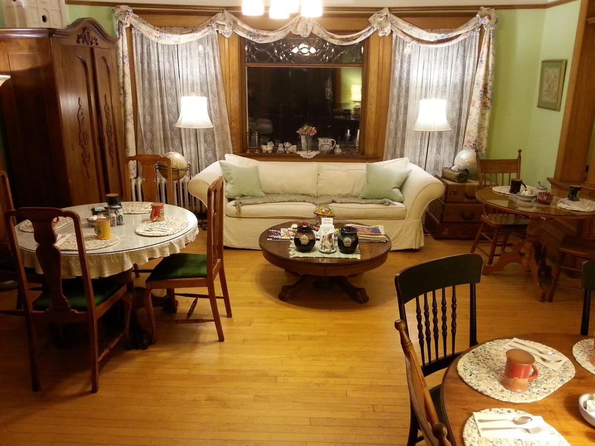 Inn White Lace