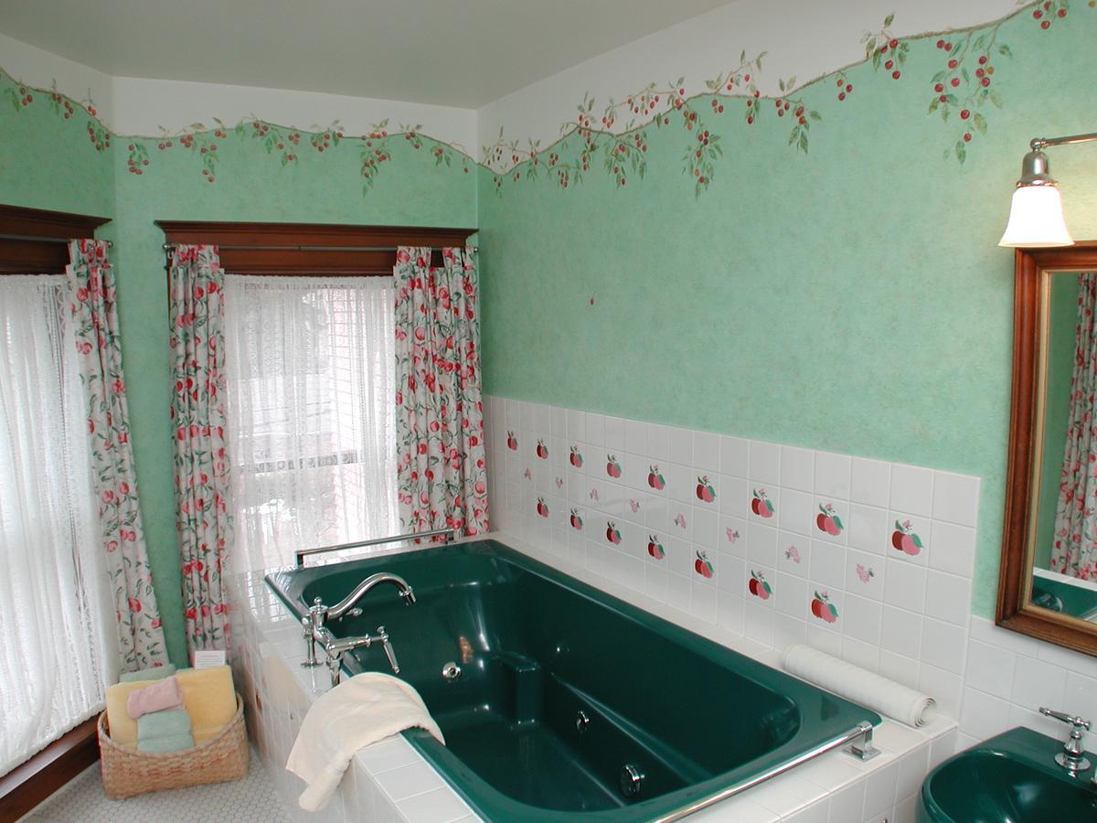 Inn White Lace