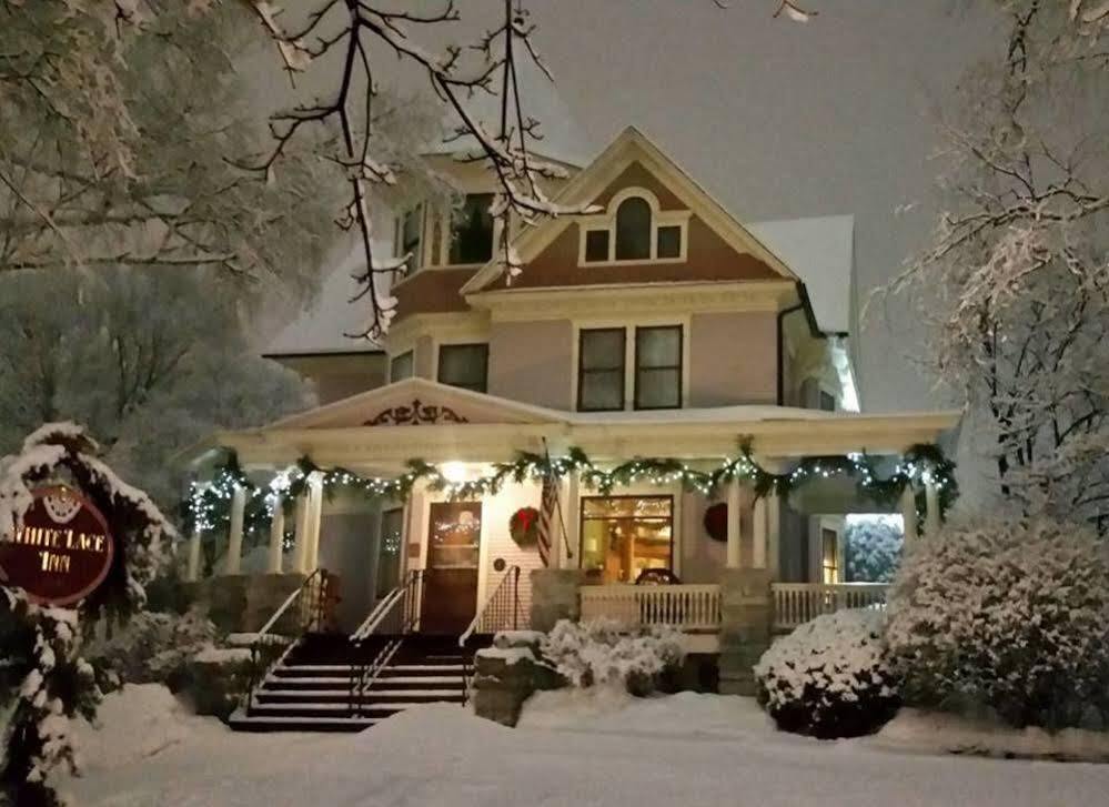 Inn White Lace