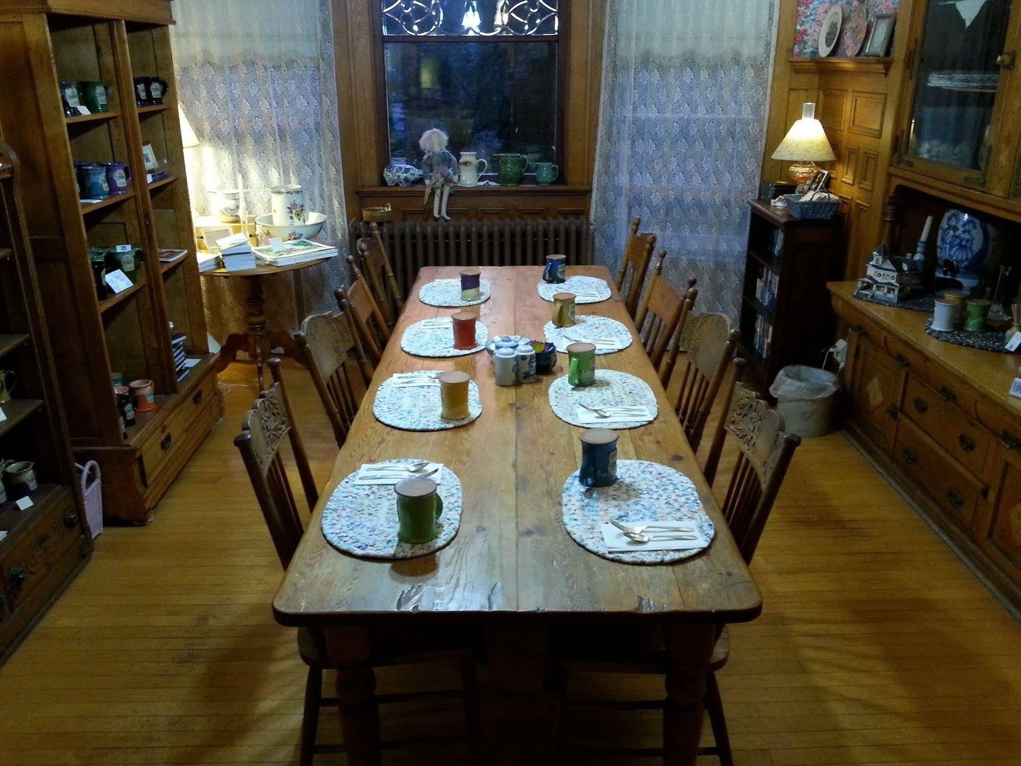 Inn White Lace