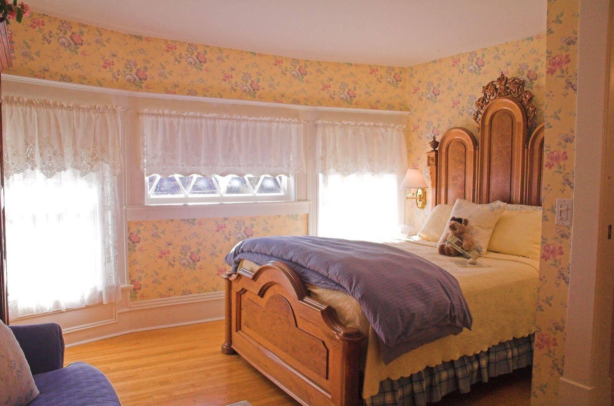 Inn White Lace Sturgeon Bay