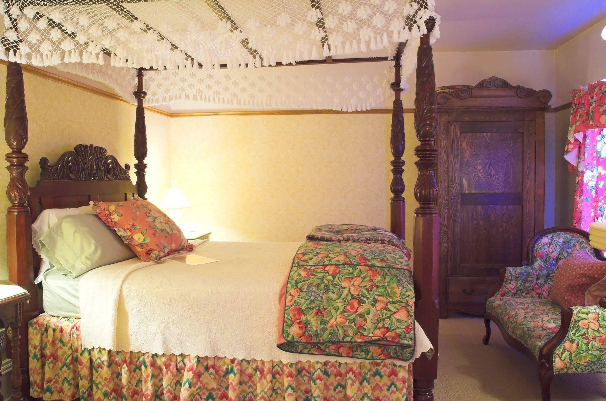 White Lace Inn 3*