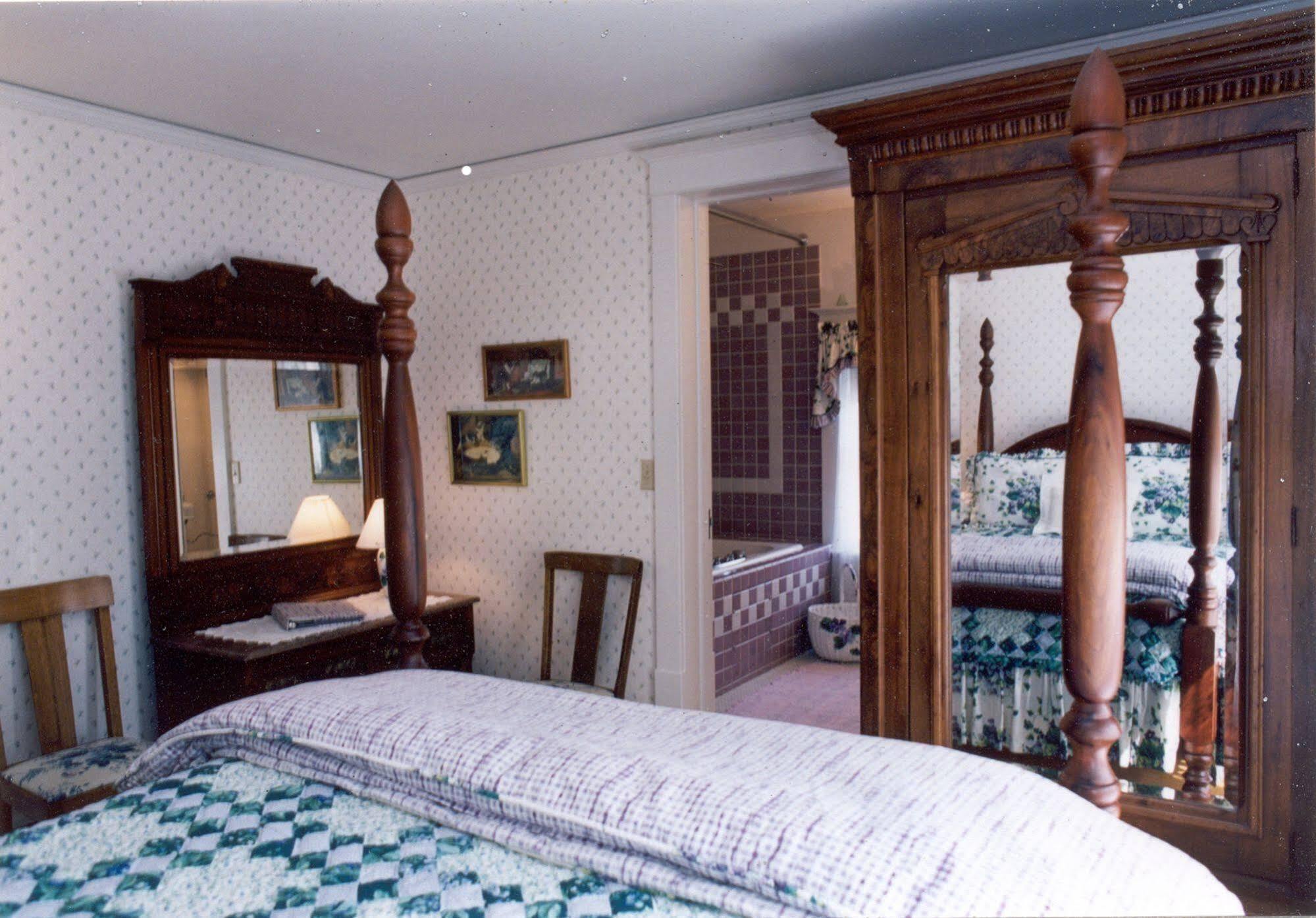 Inn White Lace Sturgeon Bay
